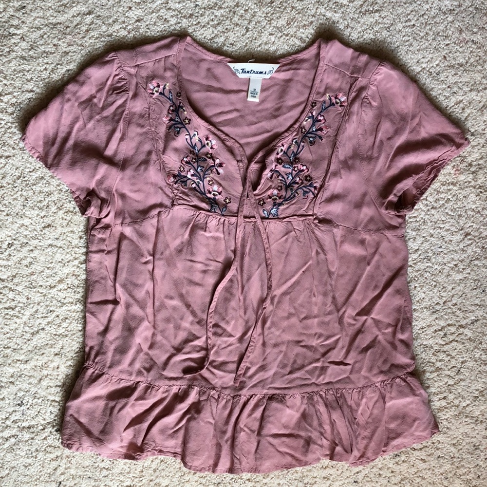 Super cute, dainty blouse